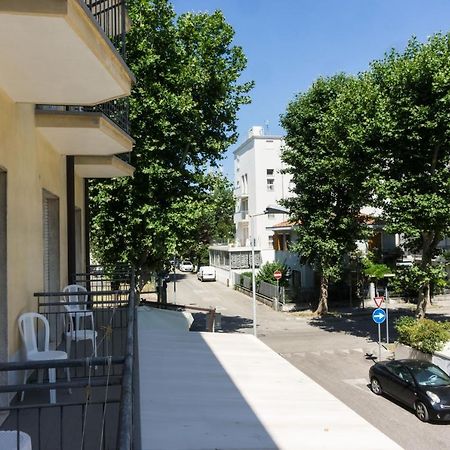 Hotel Londra Rimini Kültér fotó