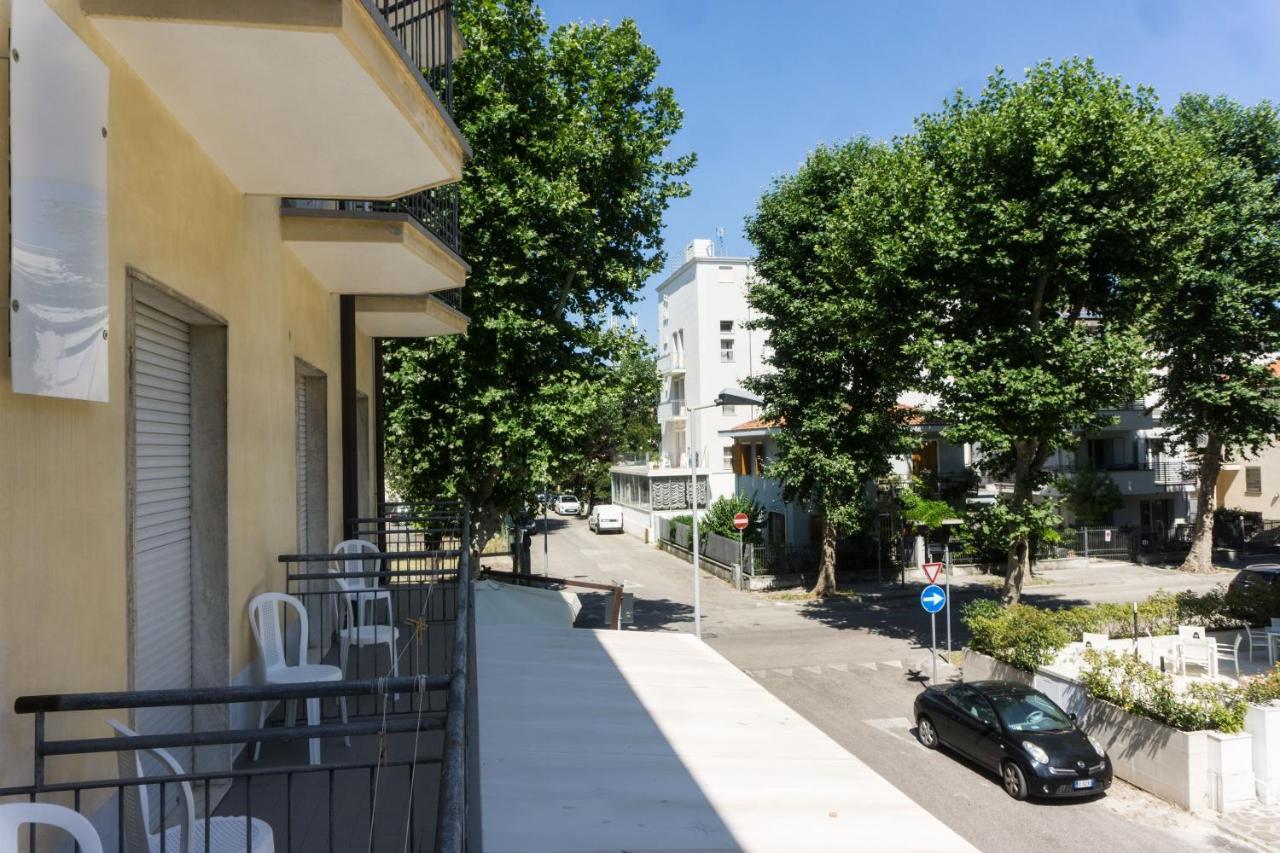 Hotel Londra Rimini Kültér fotó