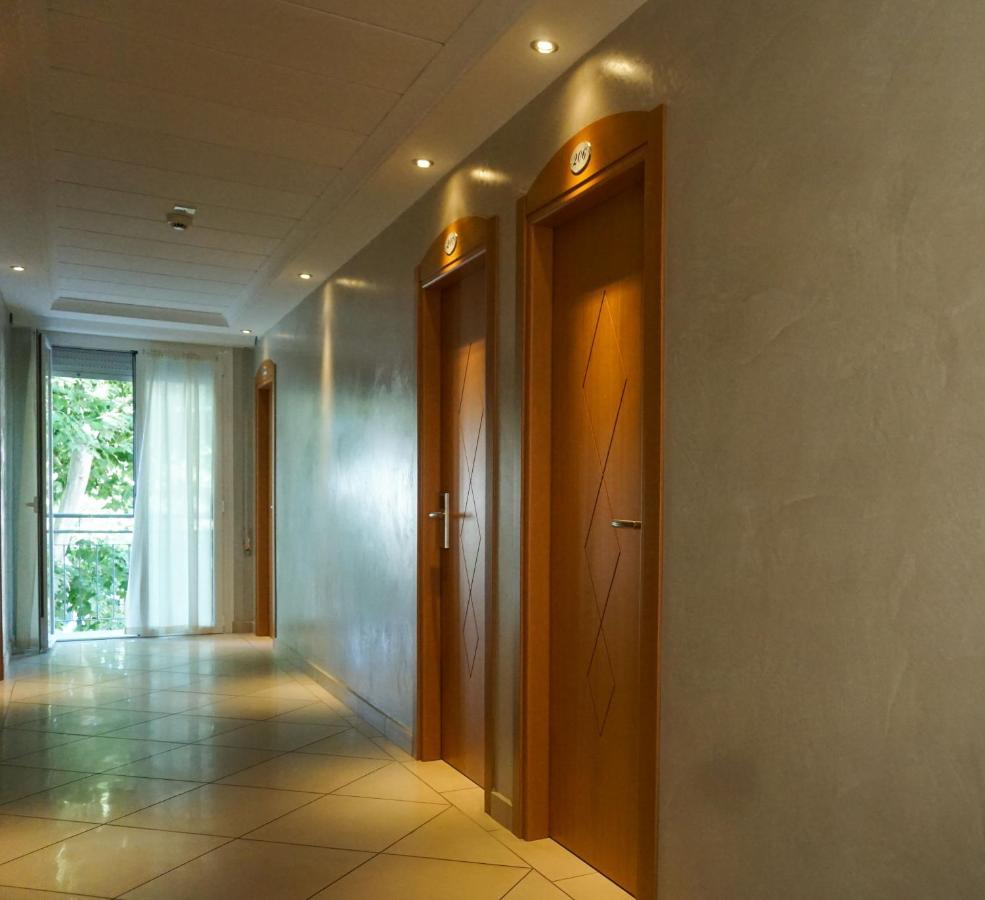 Hotel Londra Rimini Kültér fotó